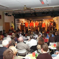 Die Eule und das Kätzchen - Foto